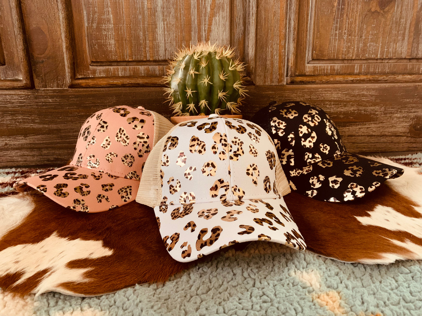 WHITE LEOPARD PRINT PONYTAIL HAT
